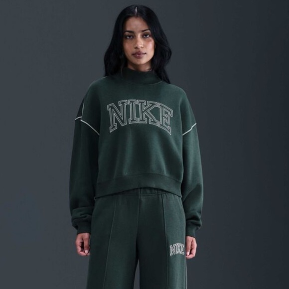 Nike - Picture 2 of 4